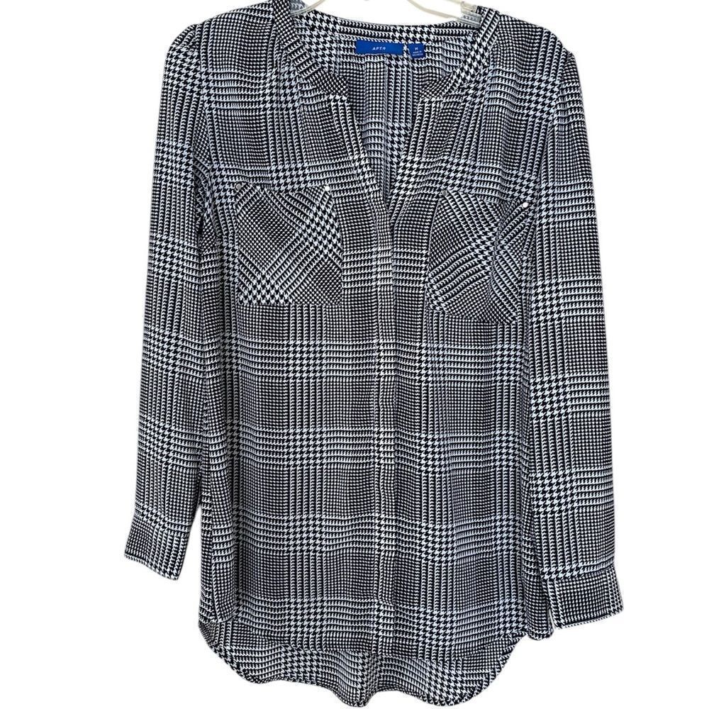 Apt 9 Black and White Buttoned Down Blouse